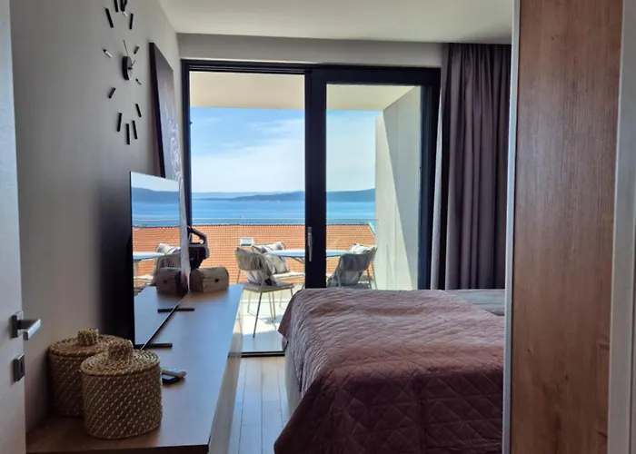 San - Garage Included *