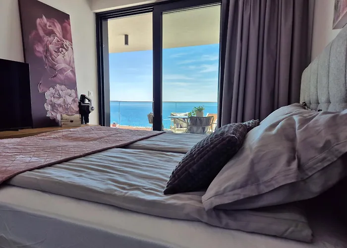 San - Garage Included