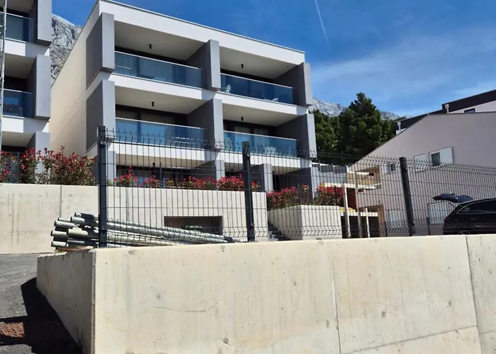 San - Garage Included Baška Voda
